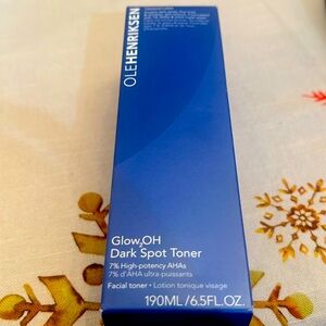 OLEHENRIKSEN
Glow2OH 7% AHA Exfoliating Dark Spot Toner-New in Sealed Box 6.5 oz